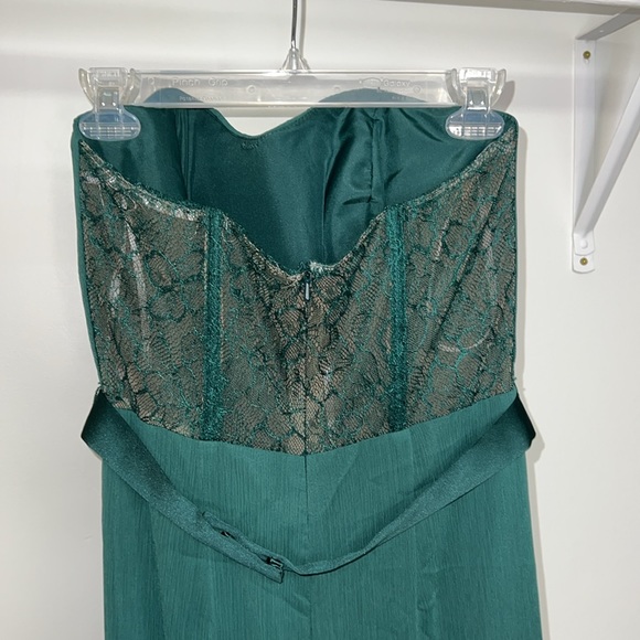 Vera Wang White Hunter Green Strapless Gown- 8 - Picture 6 of 9